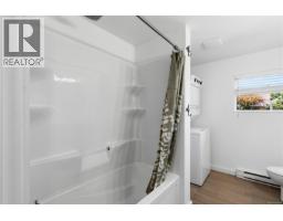 1802 Peninsula Rd, Ucluelet, BC V0R3A0 Photo 30