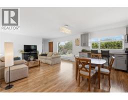 Primary Bedroom - 1802 Peninsula Rd, Ucluelet, BC V0R3A0 Photo 6
