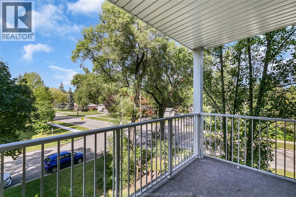 #304 1655 GRAND MARAIS ROAD West - 31