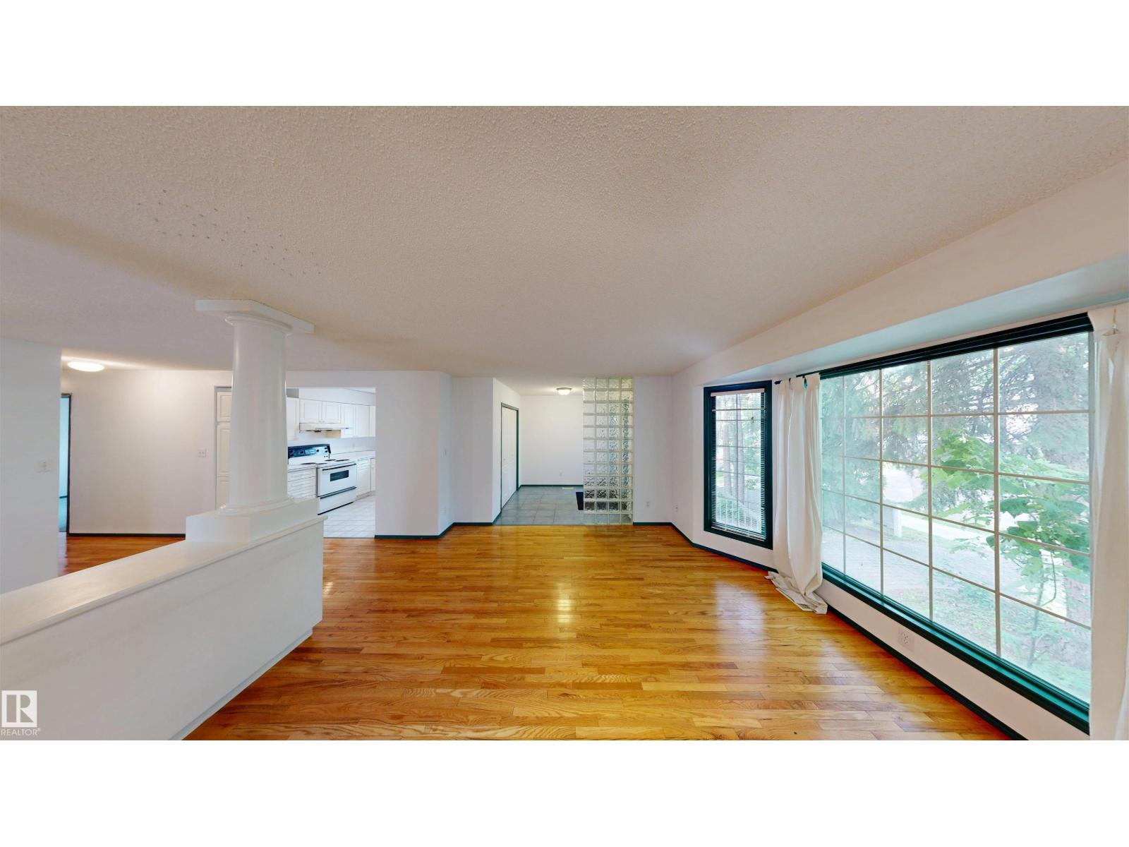 10941 81 AV NW - 7