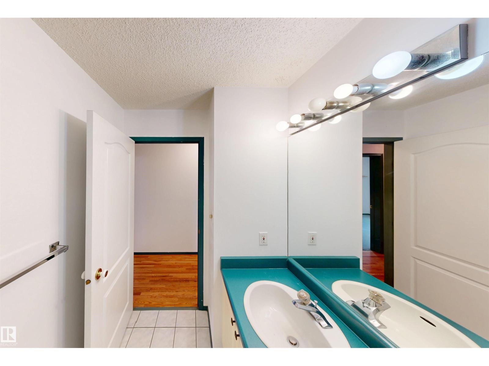 10941 81 AV NW - 14