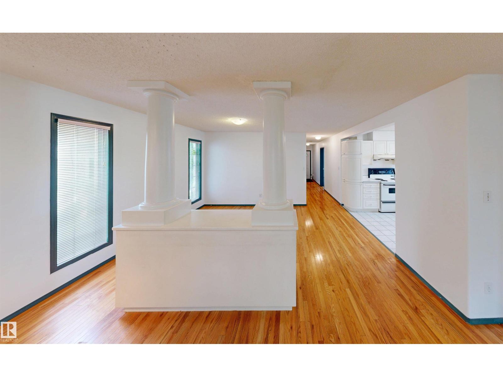10941 81 AV NW - 8