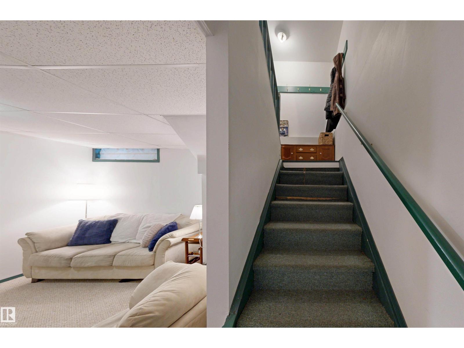 10941 81 AV NW - 54