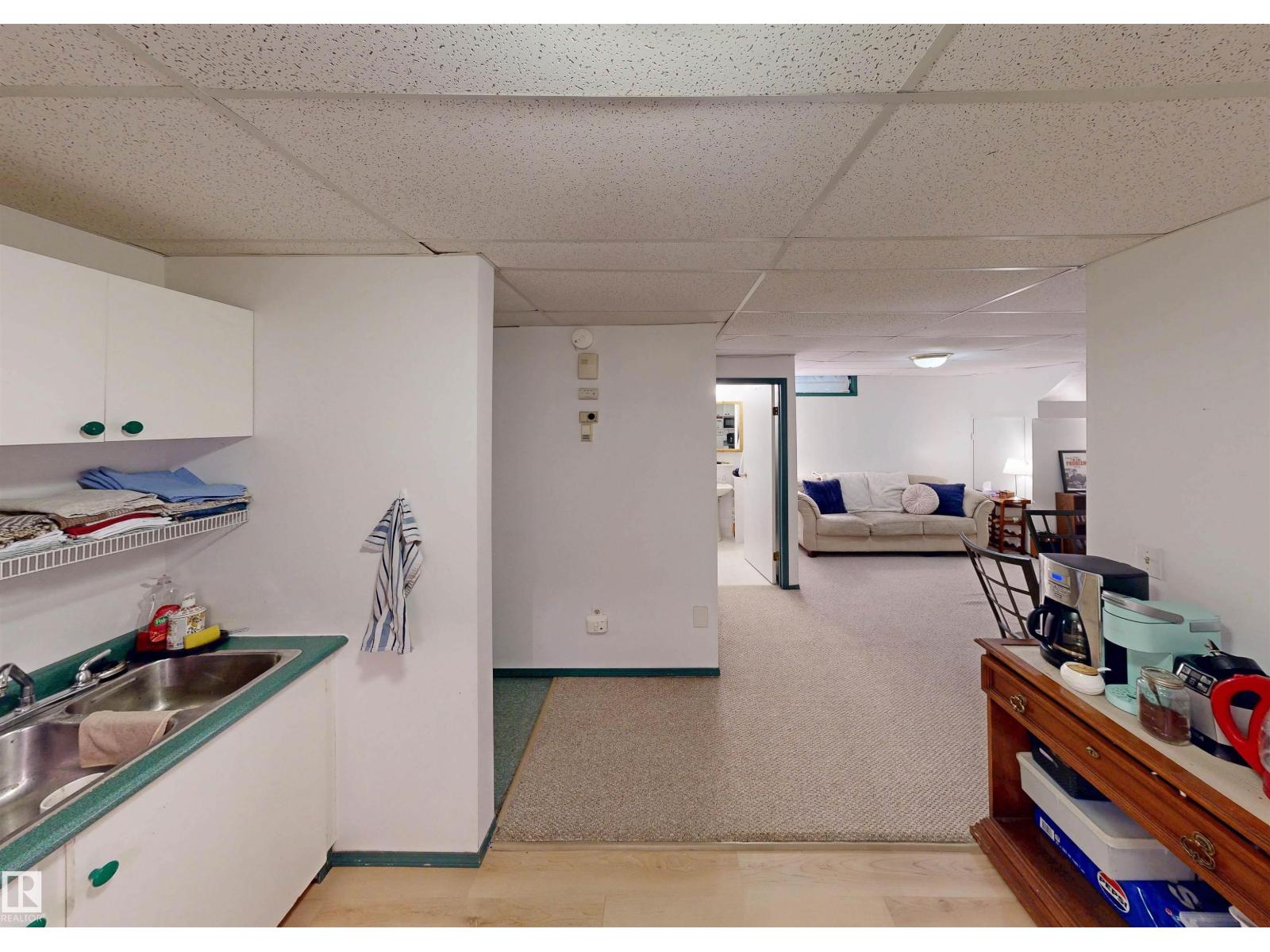 10941 81 AV NW - 45