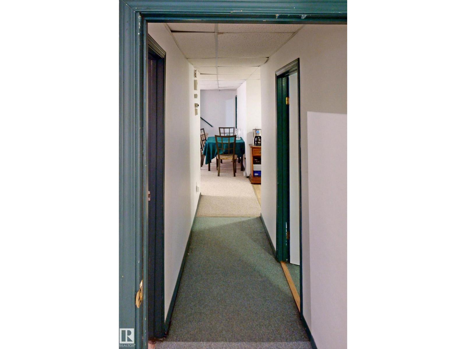 10941 81 AV NW - 53