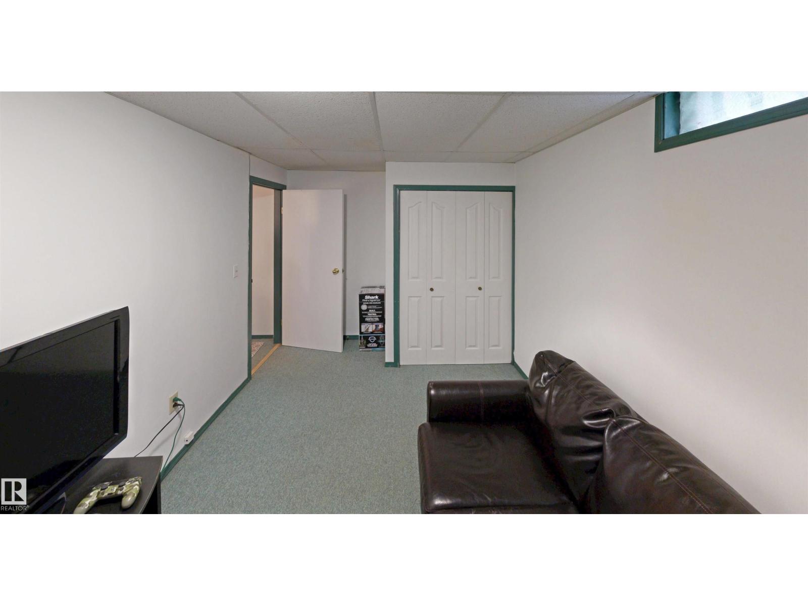 10941 81 AV NW - 41