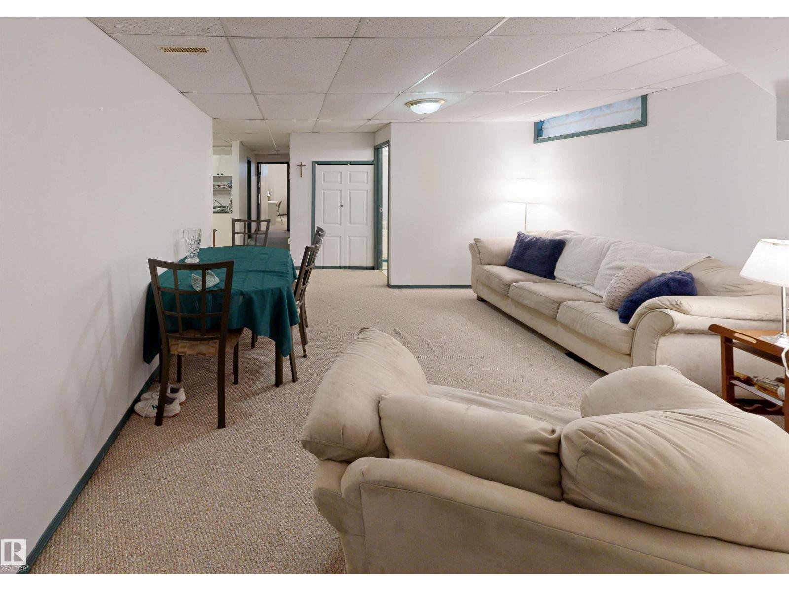 10941 81 AV NW - 42