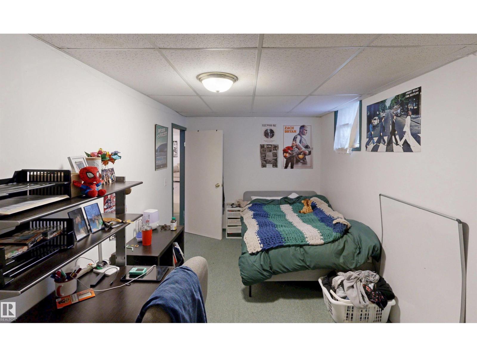10941 81 AV NW - 48