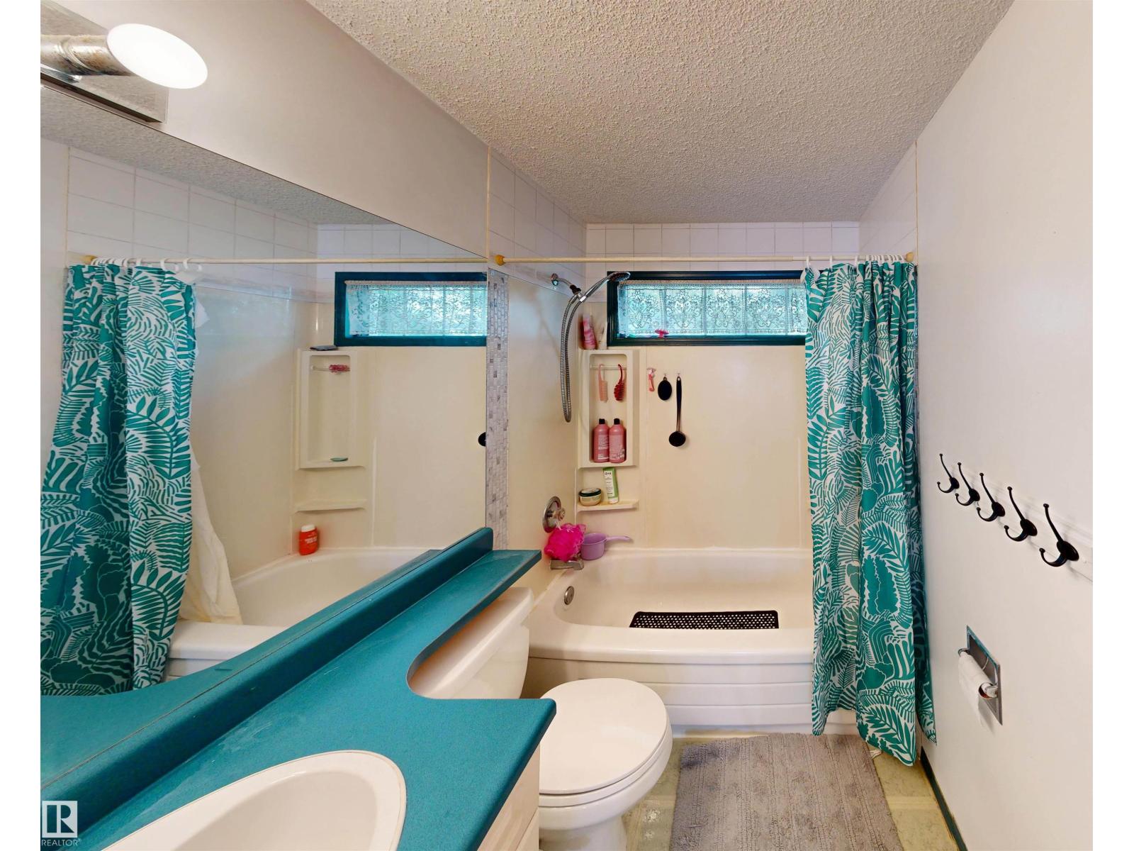 10941 81 AV NW - 35