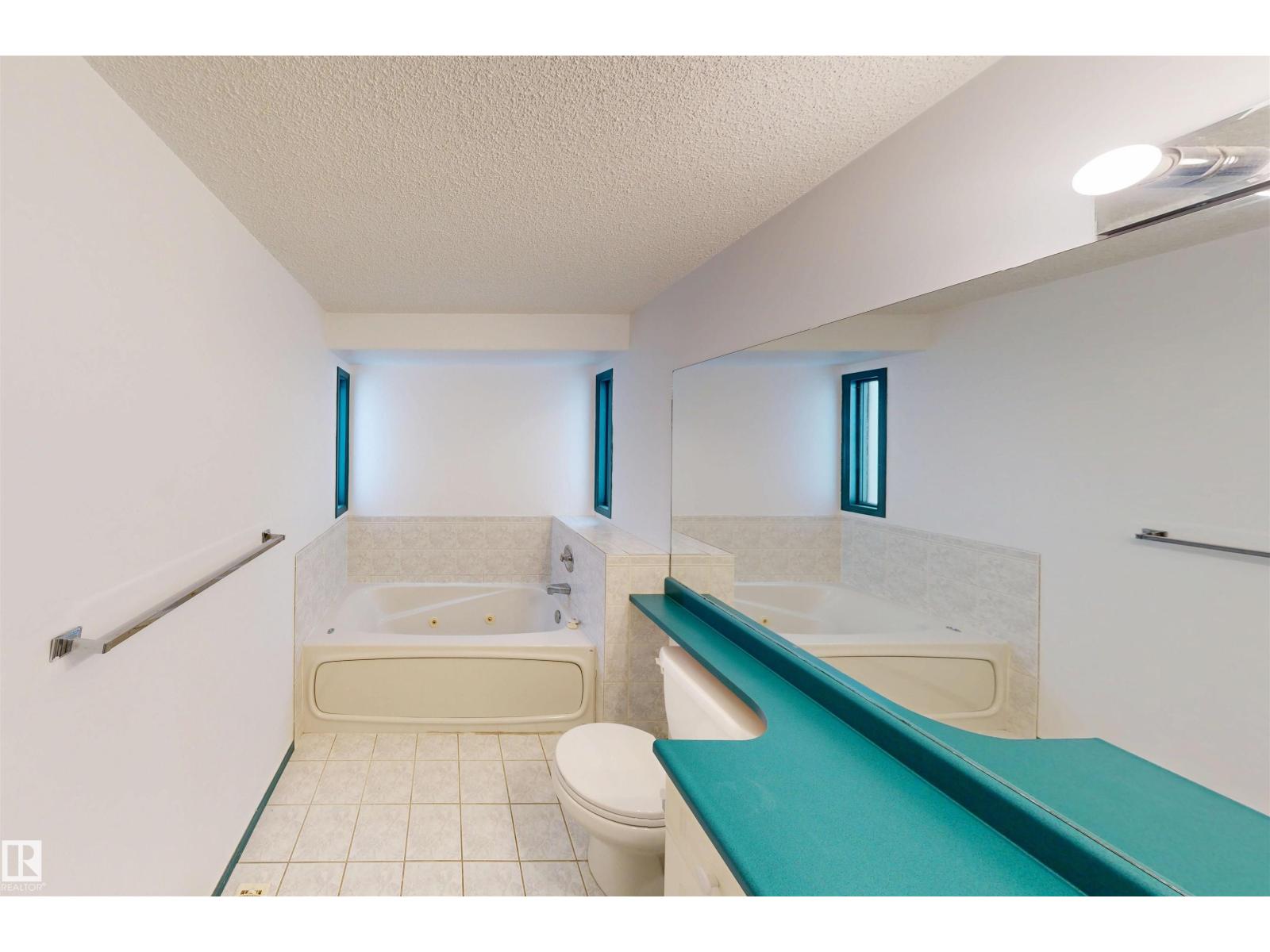 10941 81 AV NW - 18