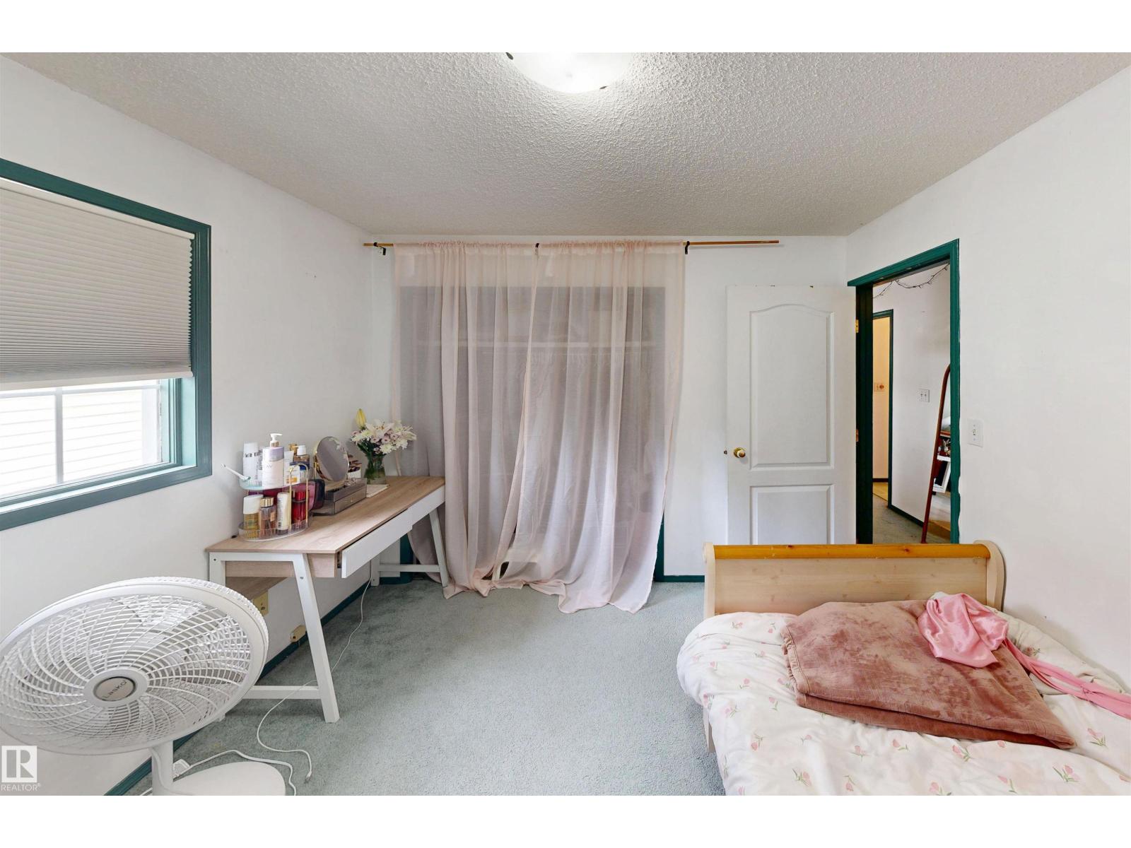 10941 81 AV NW - 33