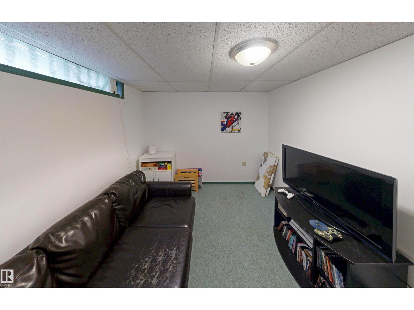 10941 81 AV NW - 40