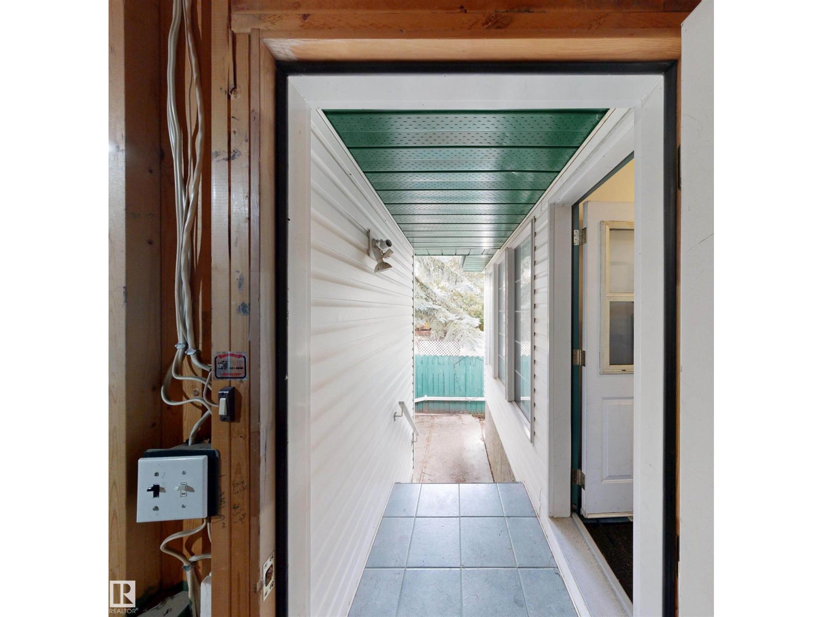 10941 81 AV NW - 26