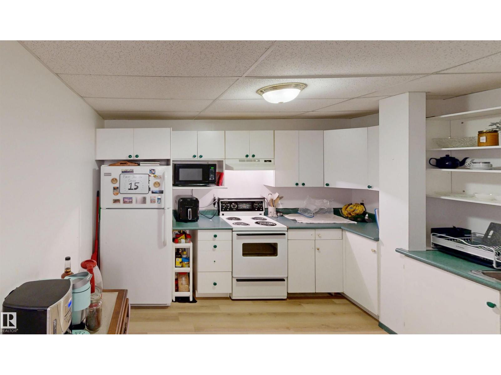 10941 81 AV NW - 43