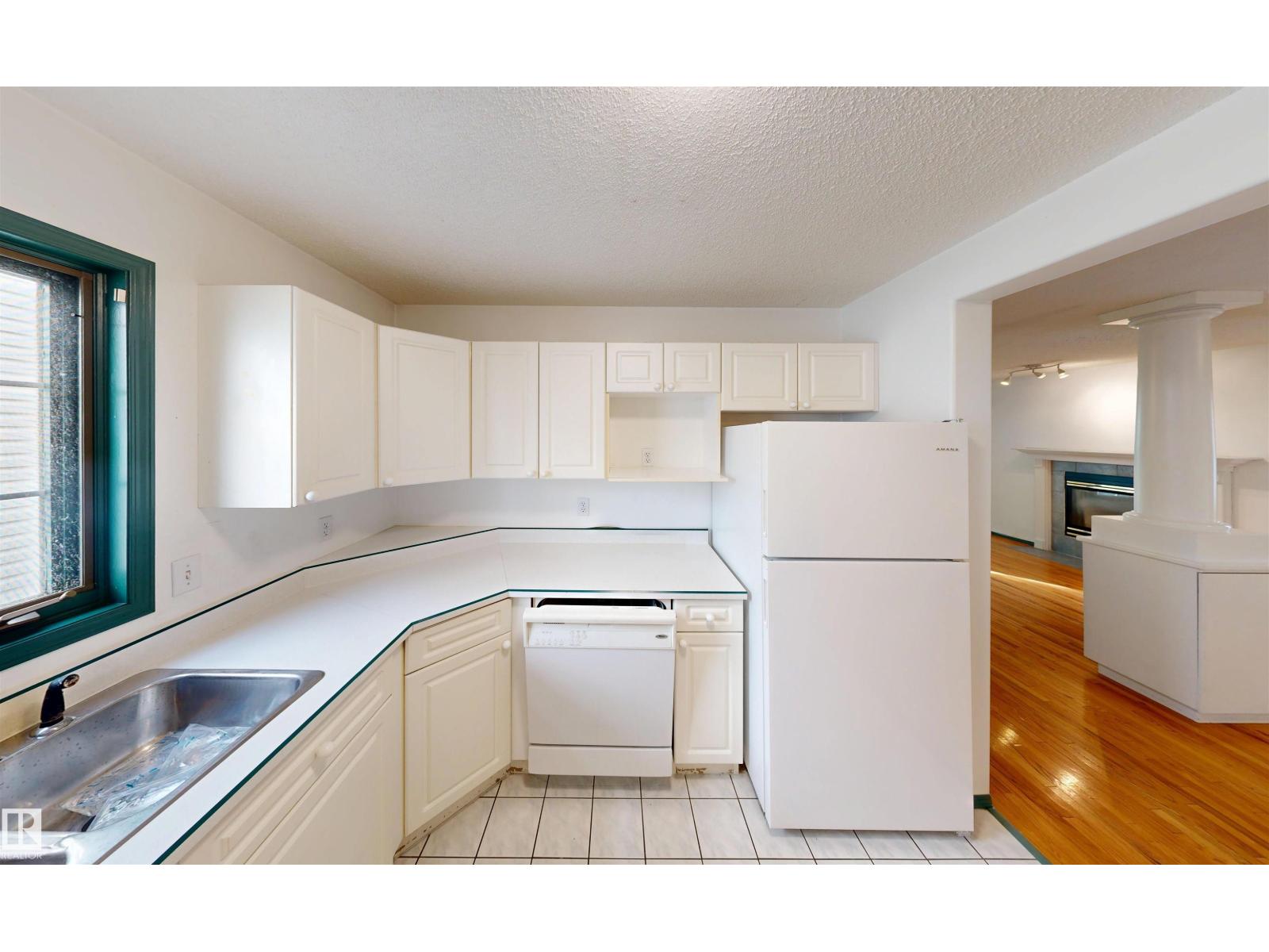 10941 81 AV NW - 10
