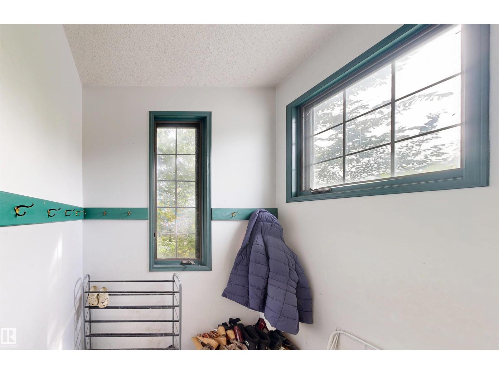 10941 81 AV NW - 30