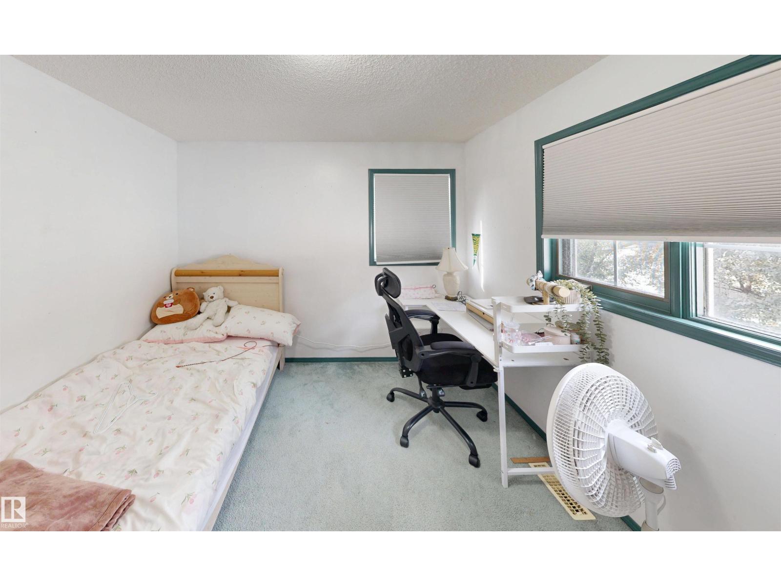 10941 81 AV NW - 32
