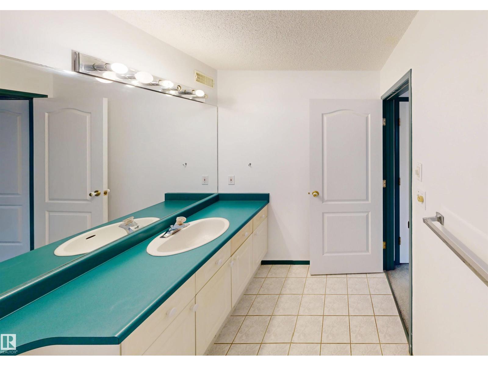 10941 81 AV NW - 19