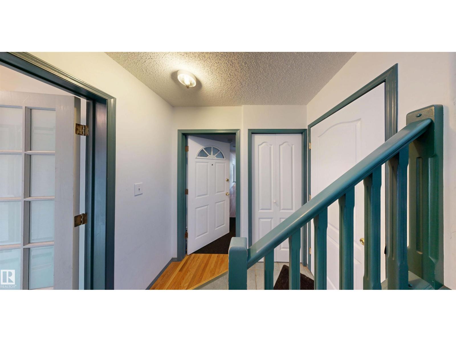 10941 81 AV NW - 27