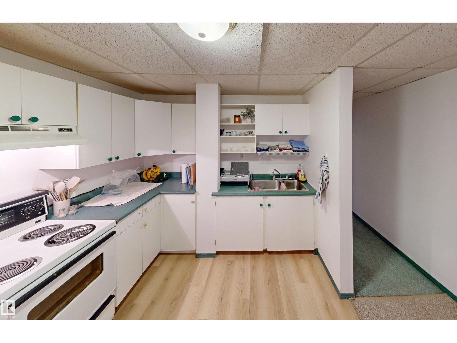 10941 81 AV NW - 44