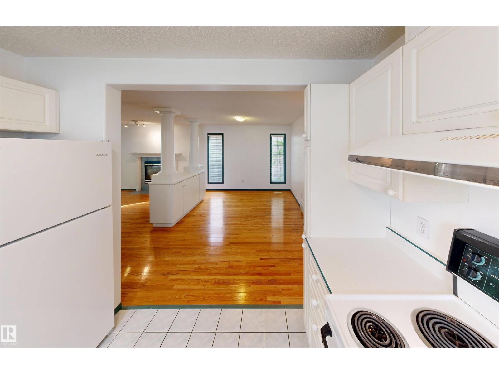 10941 81 AV NW - 11