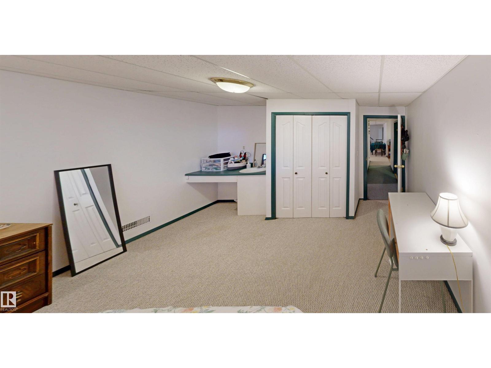 10941 81 AV NW - 52