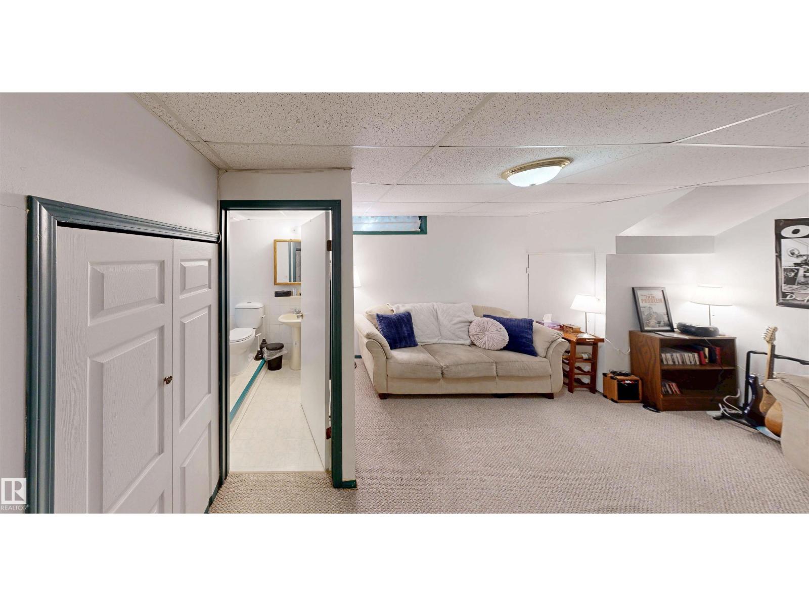 10941 81 AV NW - 46