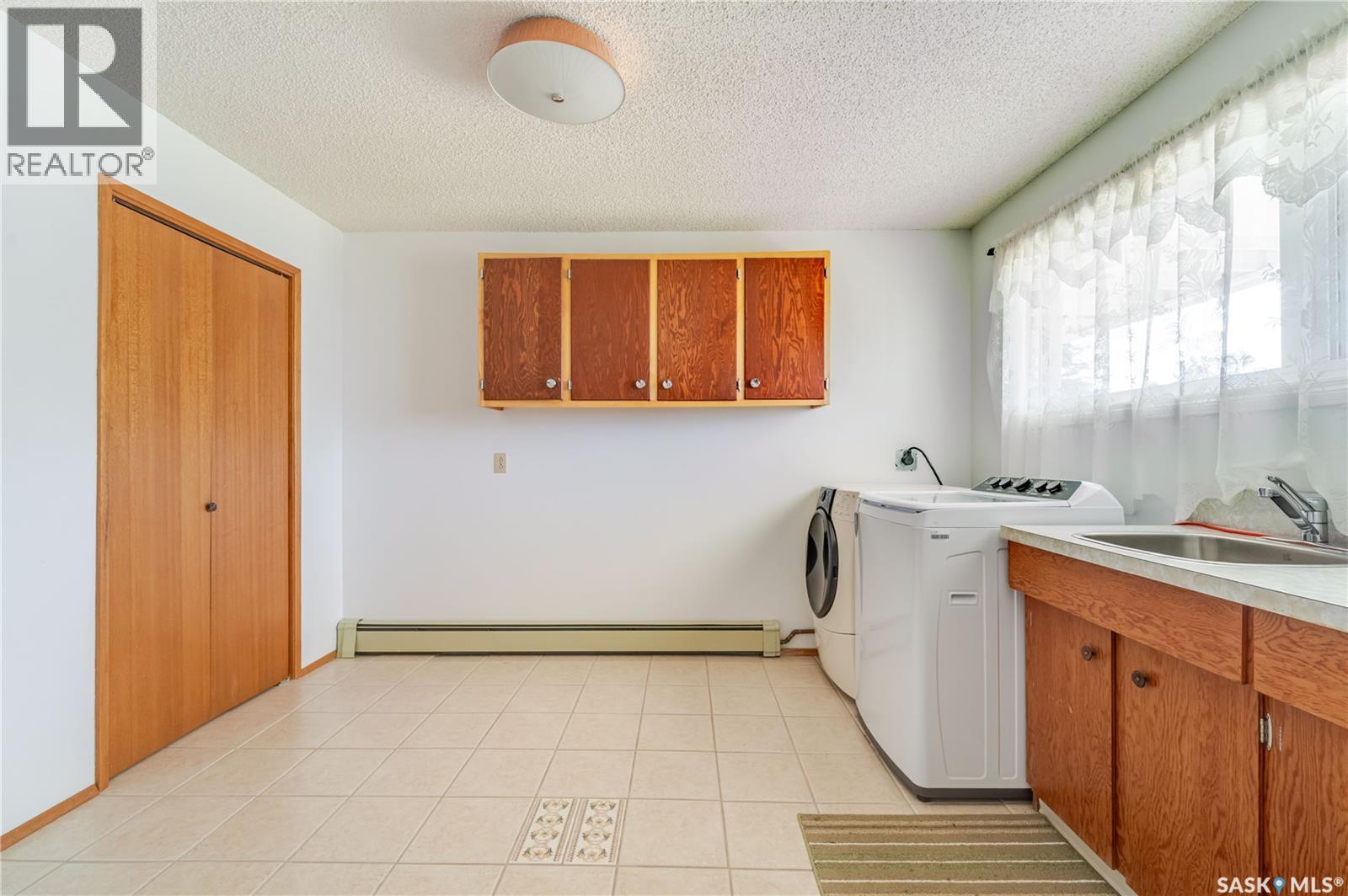 926 Hall STREET - 13