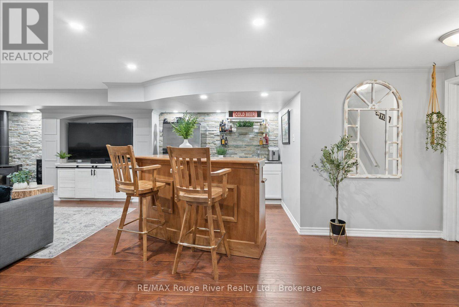 27 BAGNELL CRESCENT - 31