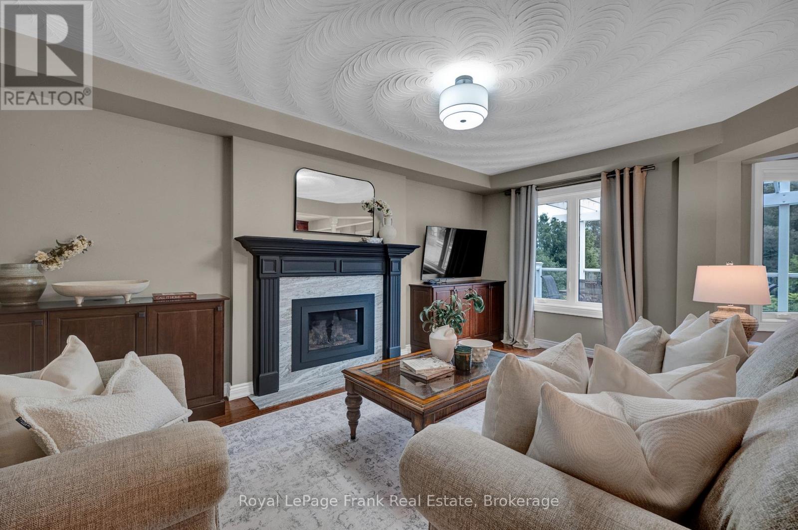 37 LIVING COURT - Image 18