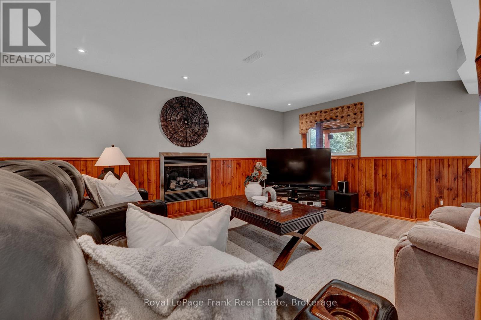 37 LIVING COURT - Image 39