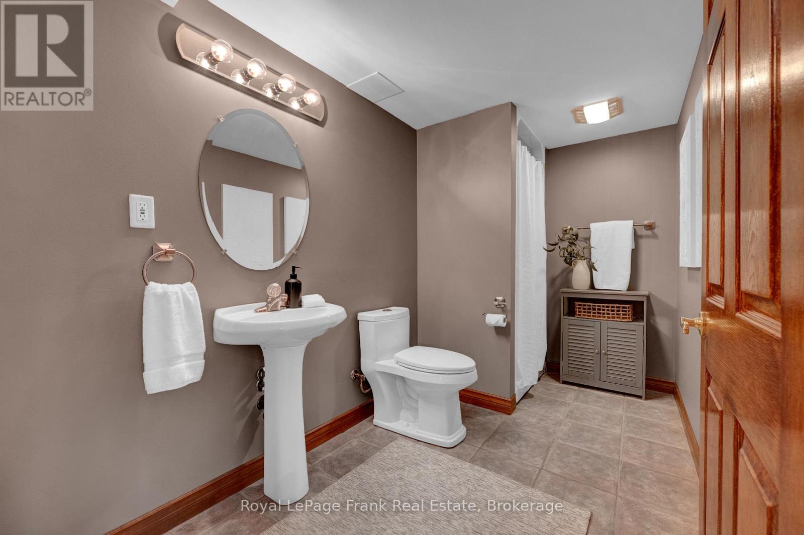 37 LIVING COURT - Image 43