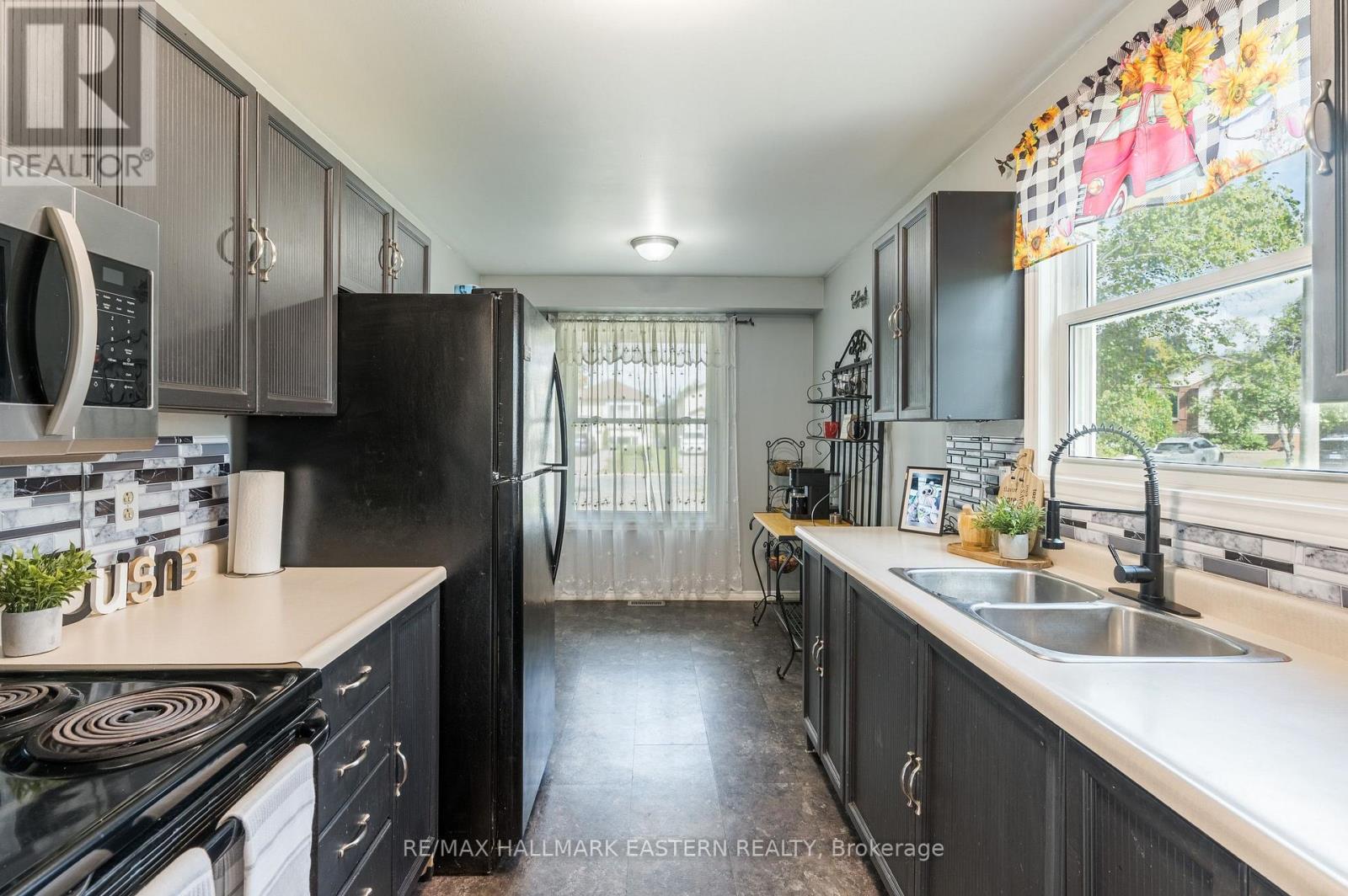 1222 HUNTINGTON CIRCLE - 12