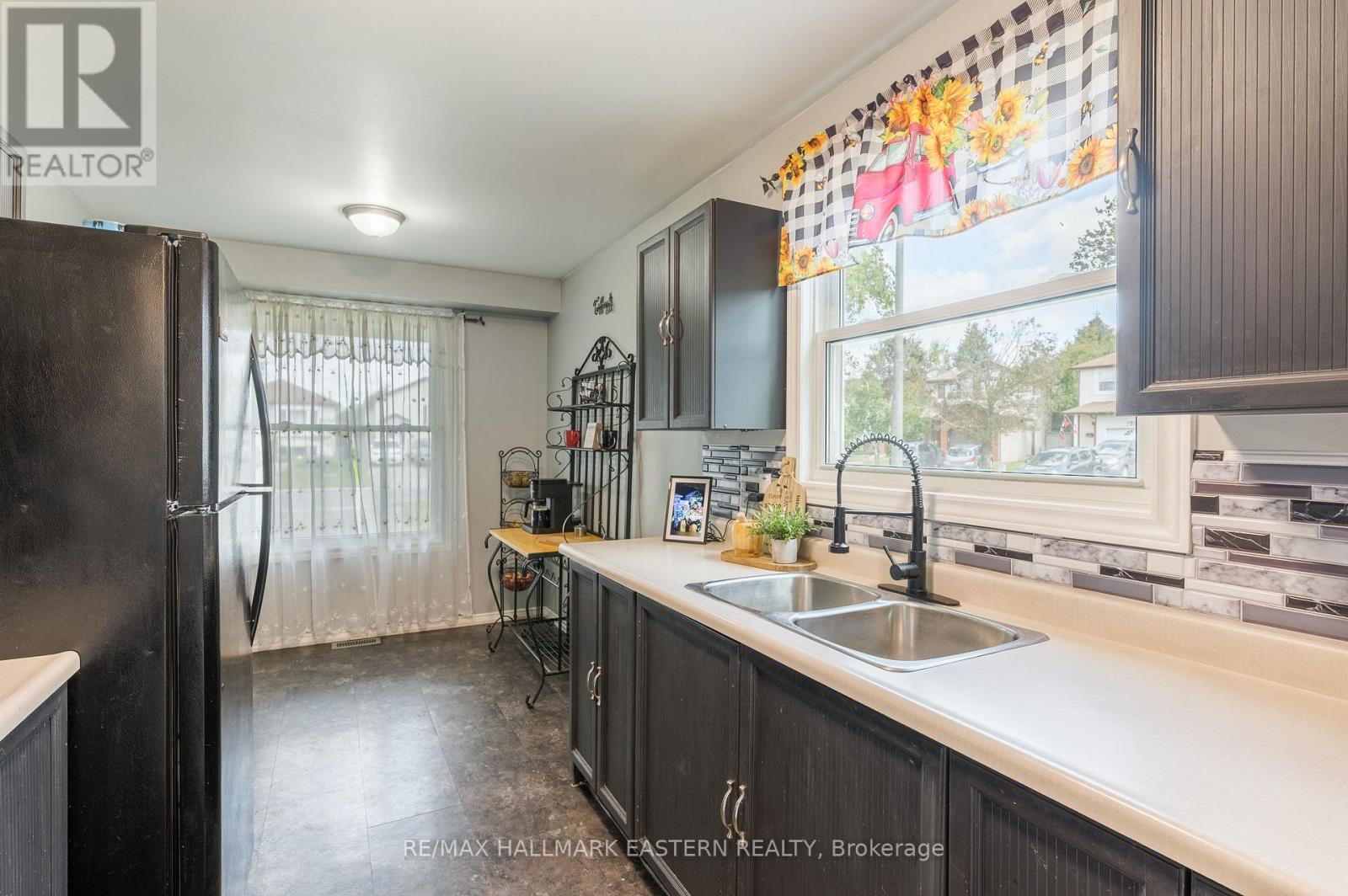 1222 HUNTINGTON CIRCLE - 13