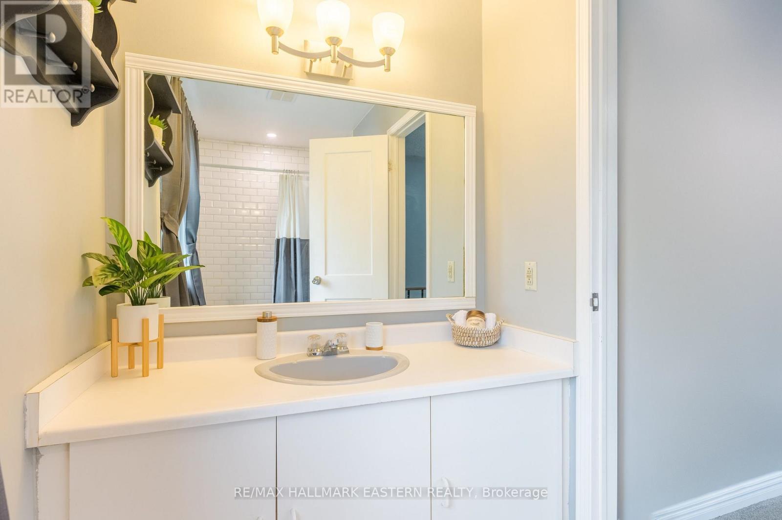 1222 HUNTINGTON CIRCLE - 30