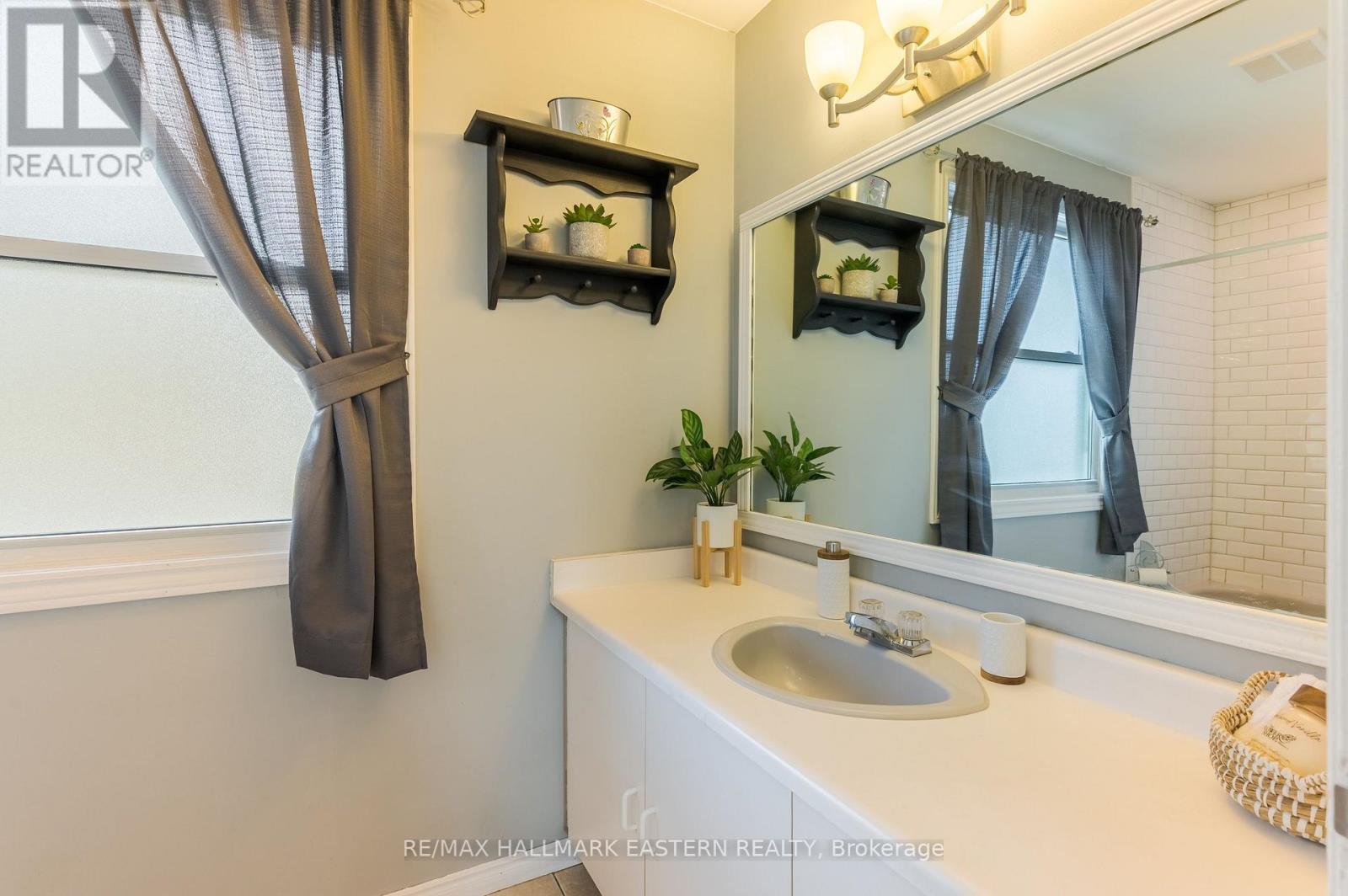1222 HUNTINGTON CIRCLE - Image 32