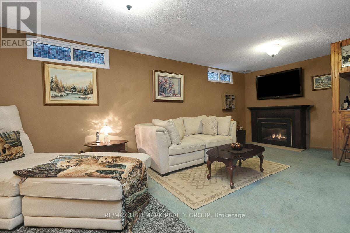 295 KENNEDY LANE E - Image 31
