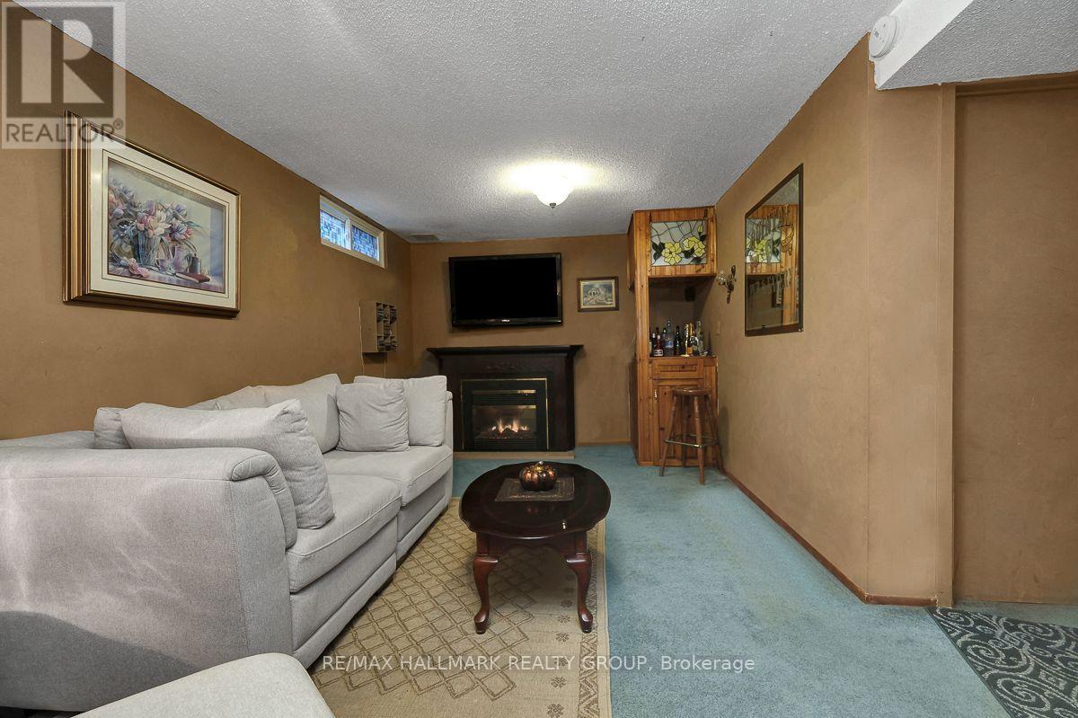 295 KENNEDY LANE E - Image 32