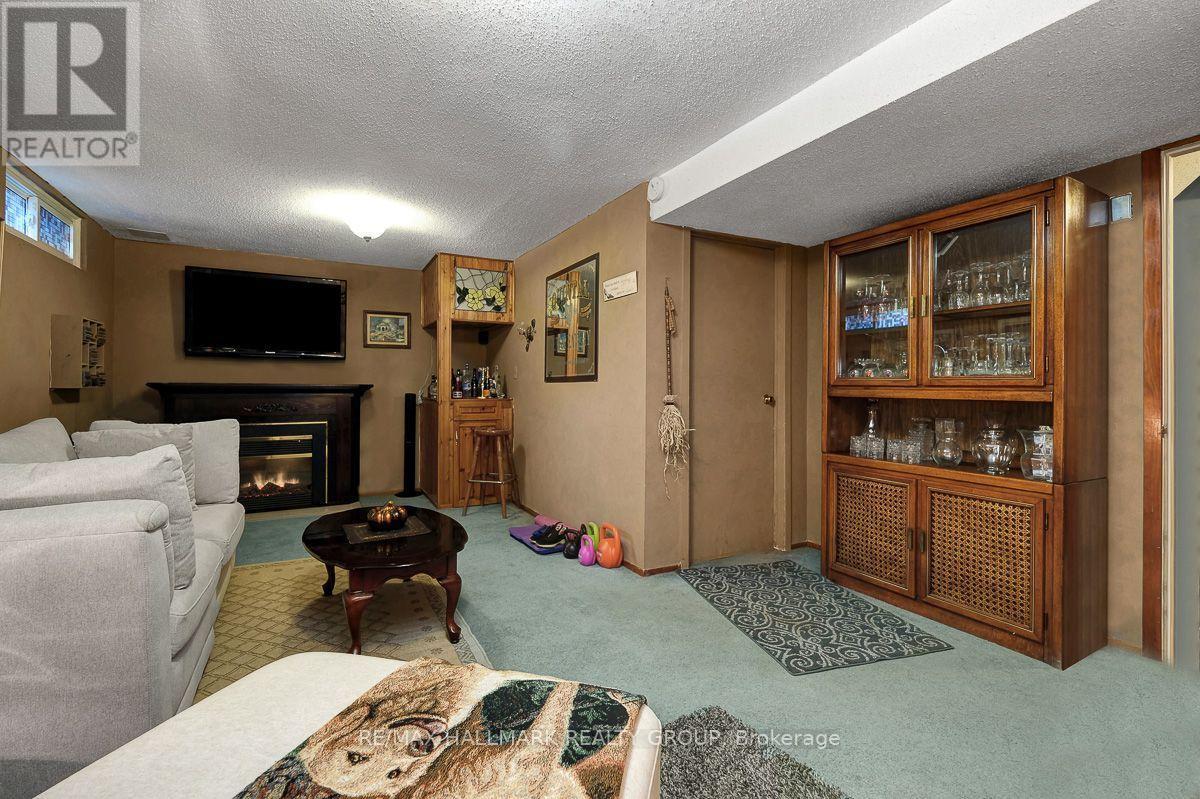 295 KENNEDY LANE E - Image 33