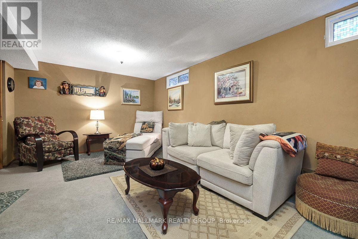 295 KENNEDY LANE E - Image 34