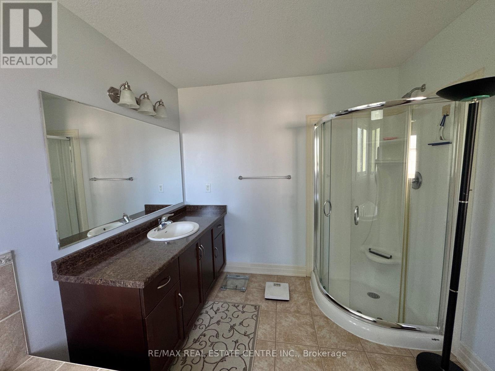 32 HODGSON DRIVE - 17