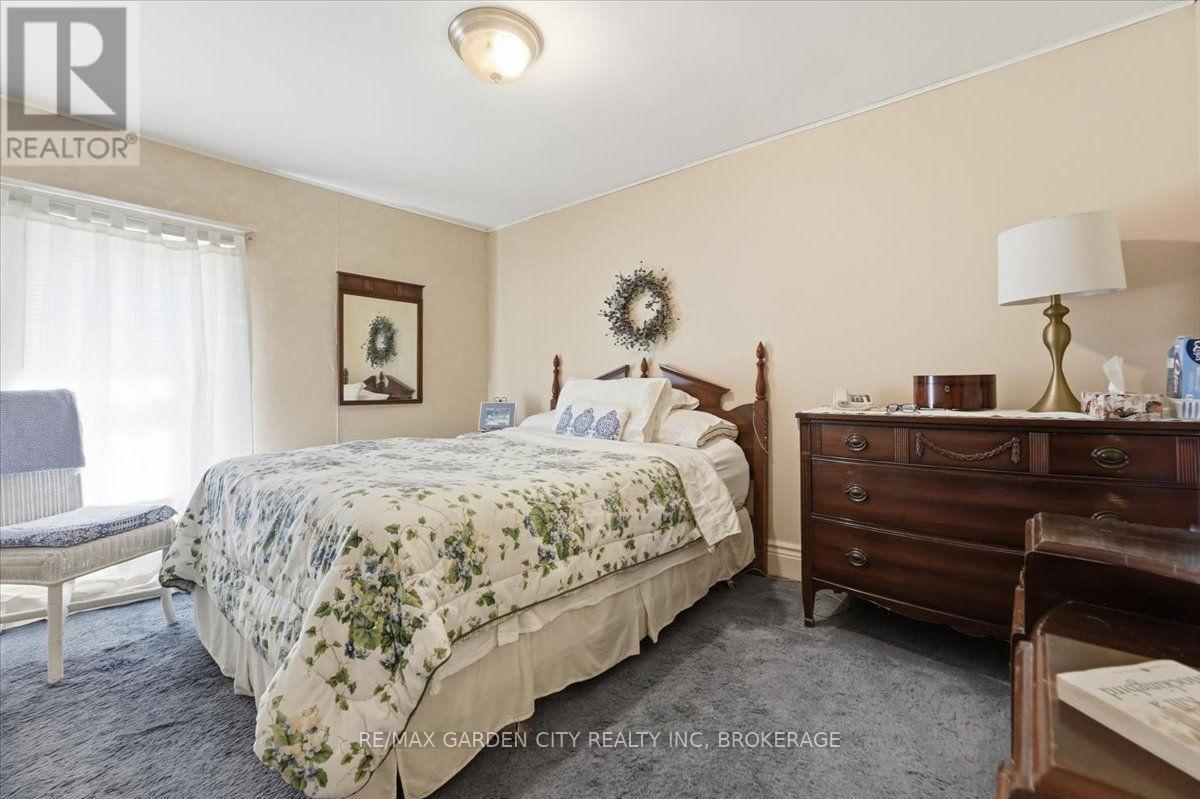 70 LOWELL AVENUE - Image 17