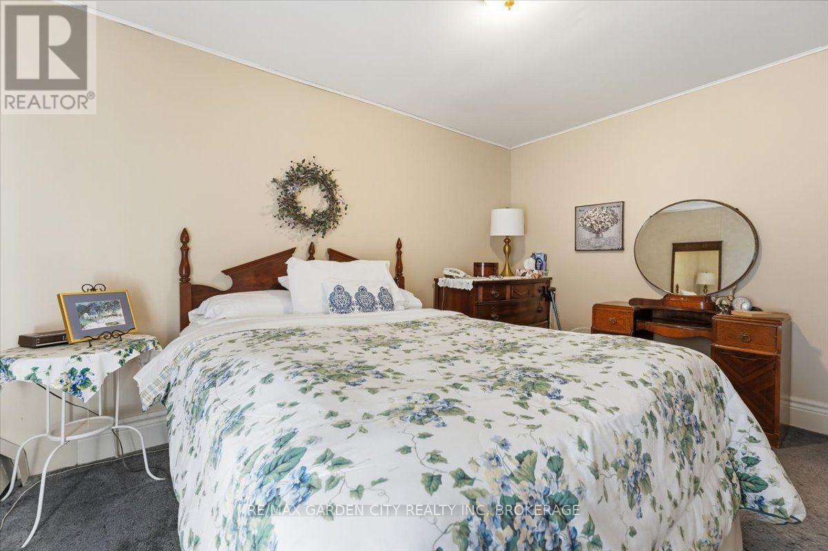 70 LOWELL AVENUE - 18
