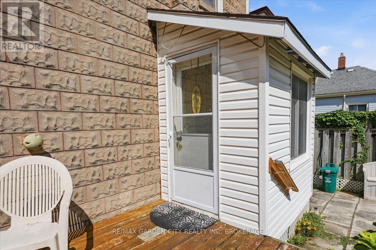 70 LOWELL AVENUE - 24