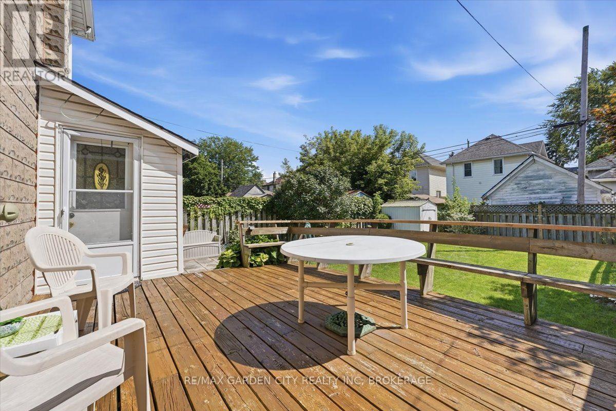 70 LOWELL AVENUE - 26