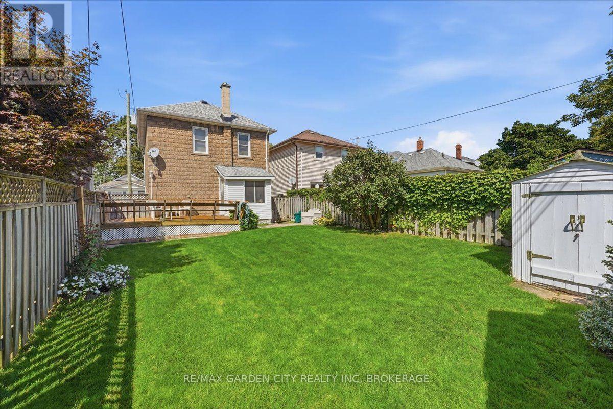 70 LOWELL AVENUE - 31