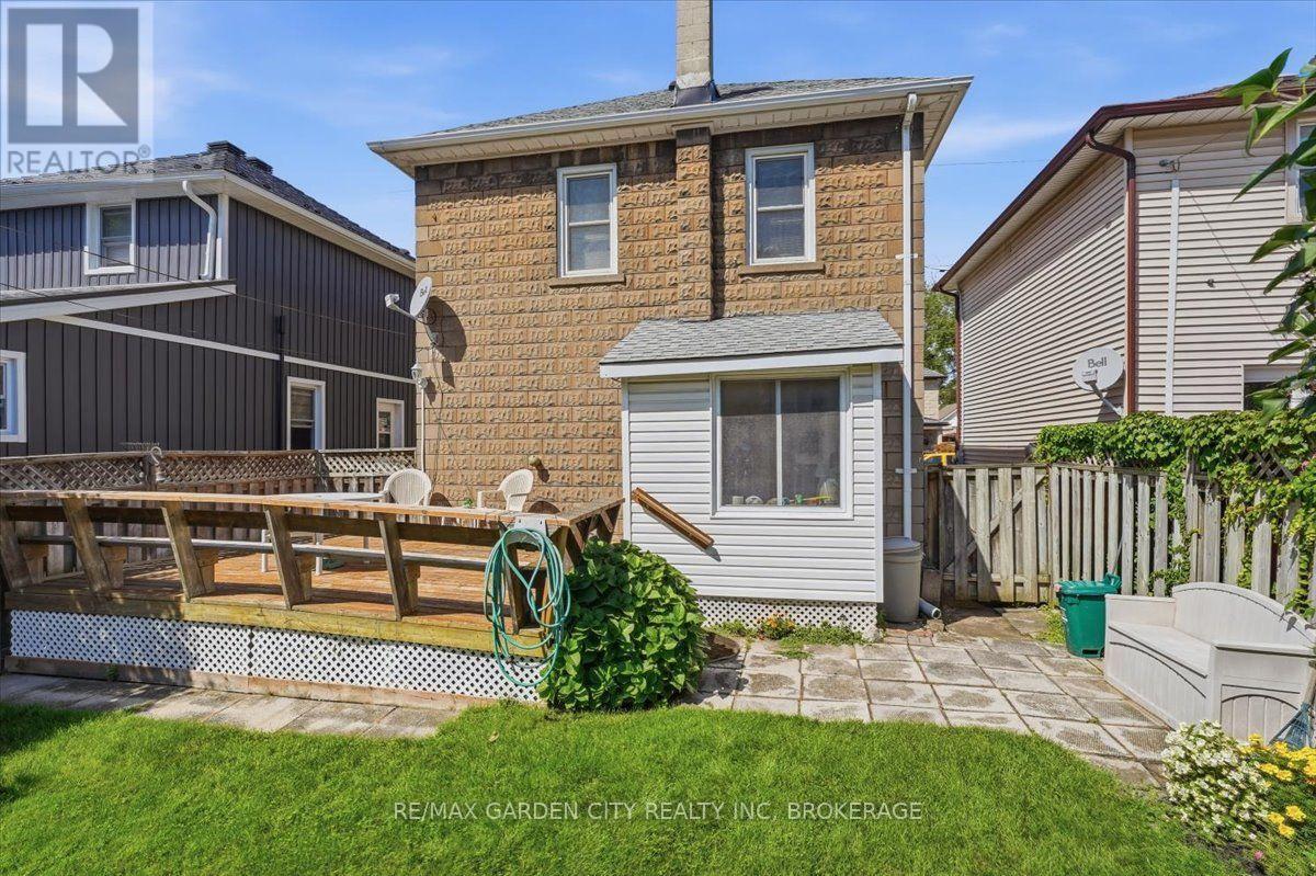 70 LOWELL AVENUE - 32