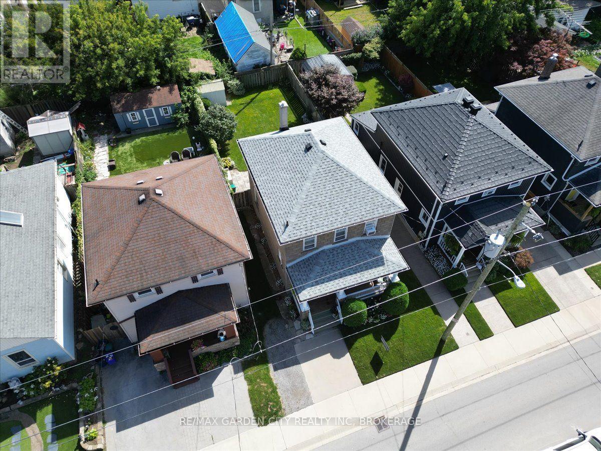 70 LOWELL AVENUE - 36