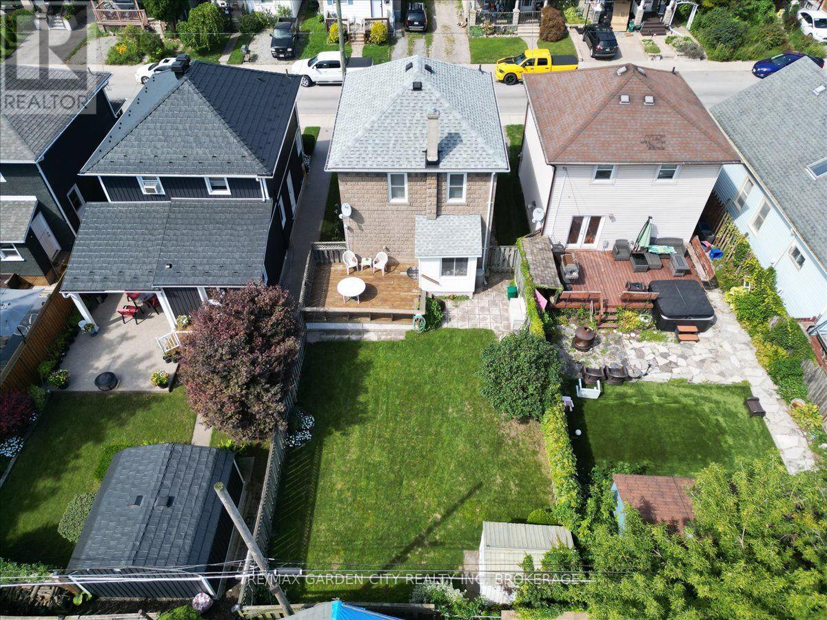70 LOWELL AVENUE - 37