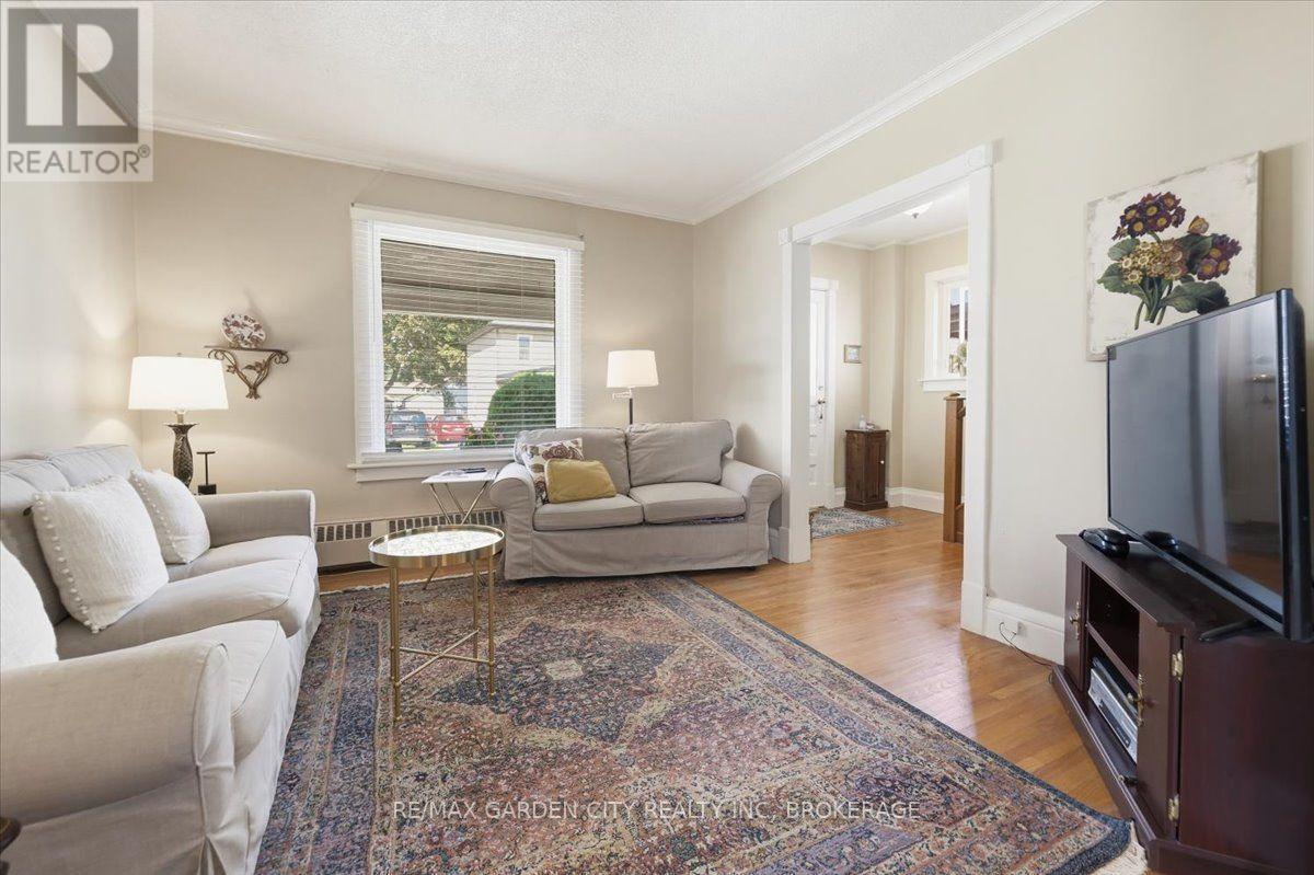 70 LOWELL AVENUE - 8